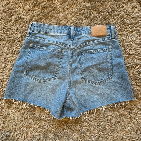H&M Light Blue Jean Shorts - Picture 2 of 6